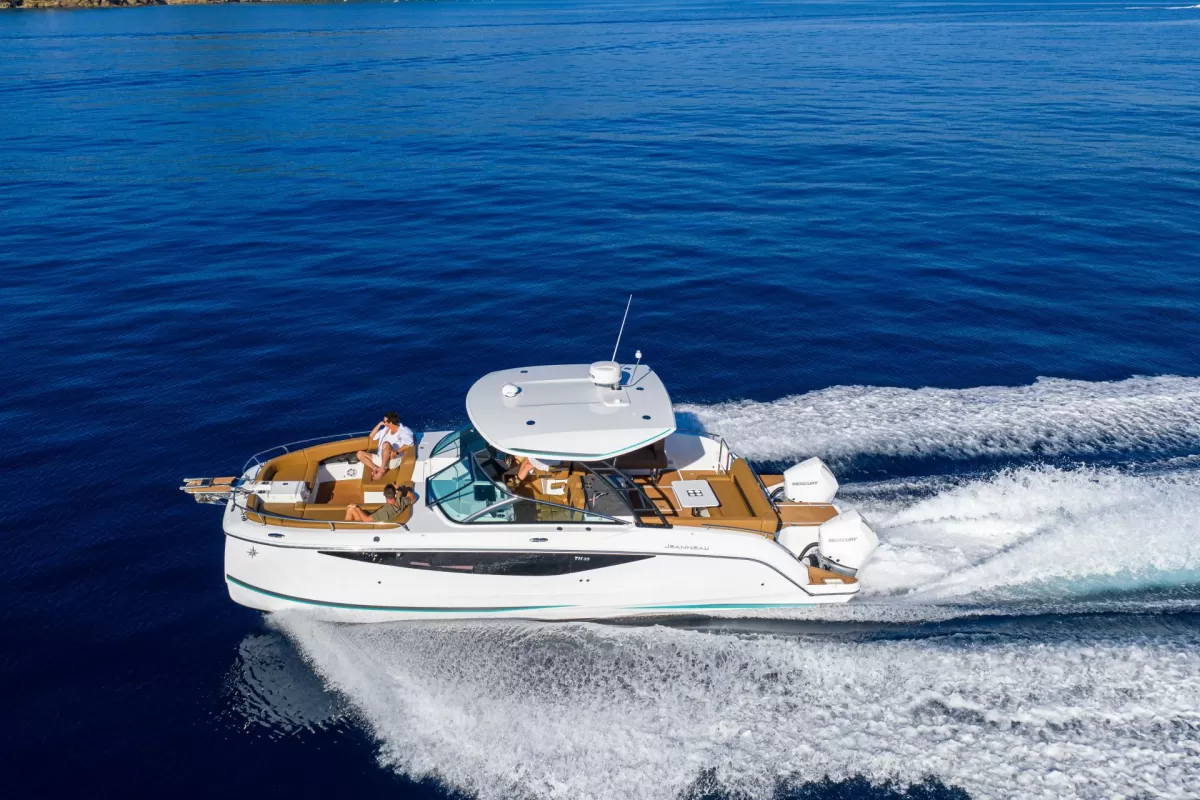 Jeanneau TH38 Power Catamaran