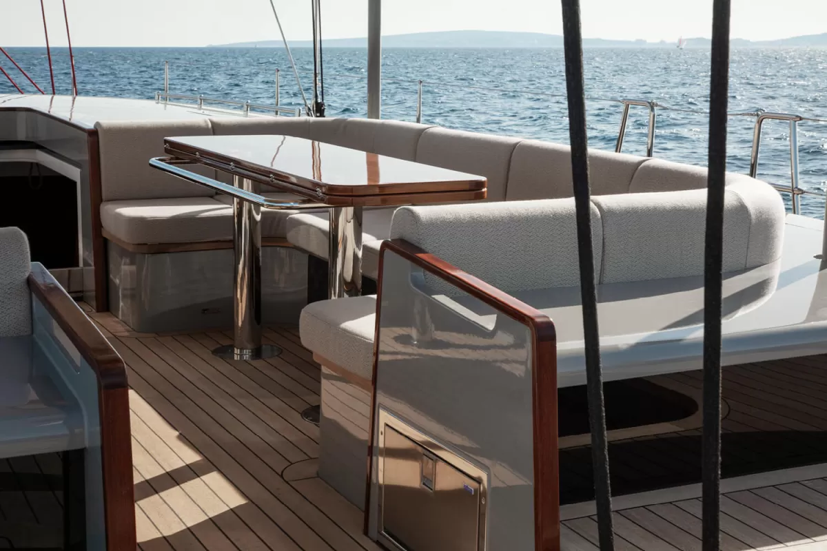 YYachts Y8 Yacht sundeck