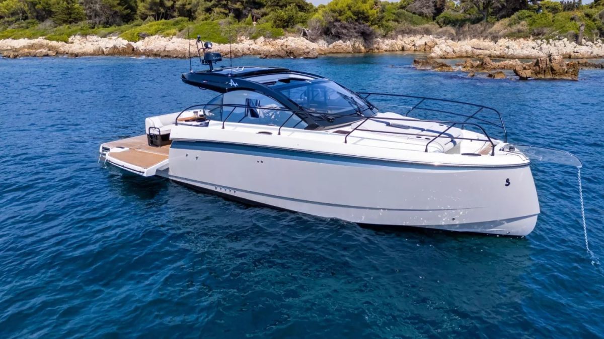 Beneteau Gran Turismo 40 Review: A Modern Masterpiece of "Villa Living" on the Water