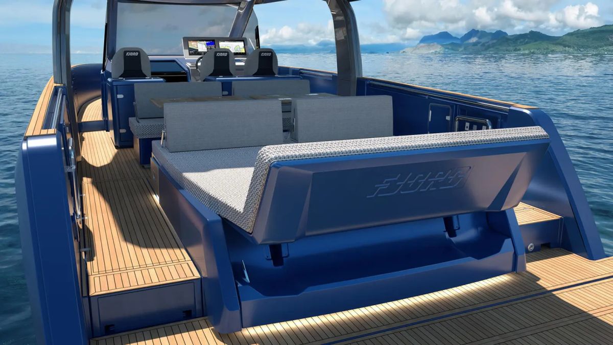 FJORD 440 Open debuts with 960 hp, reversible aft bench and new Design Unlimited interior