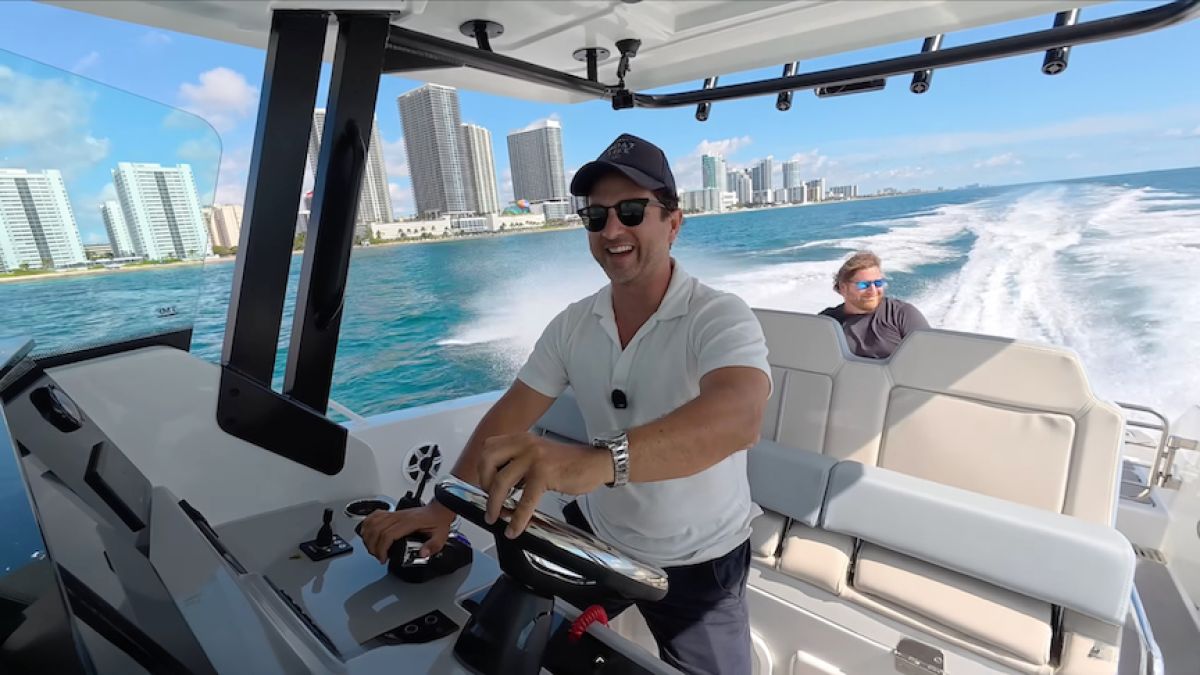 Jeanneau Leader 9.0 CC Series 2 tested by Dan's BoatLife in Miami