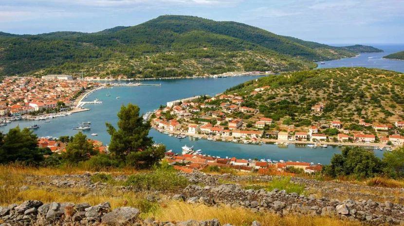 korcula luxury charter hotspot