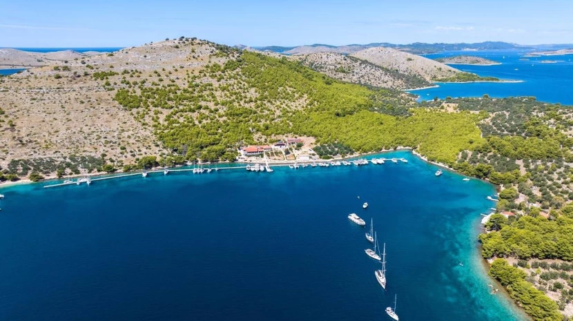 aci marina zut yacht charter
