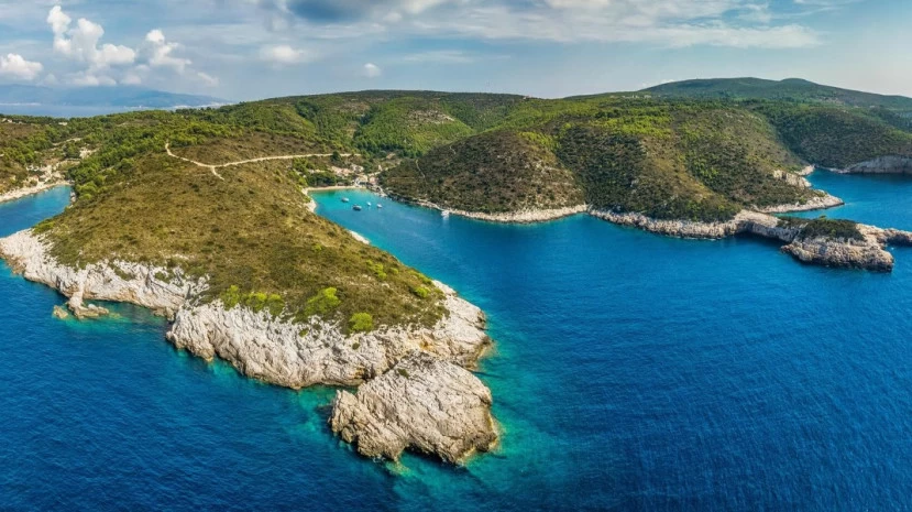 Biševo porat Yacht Charter