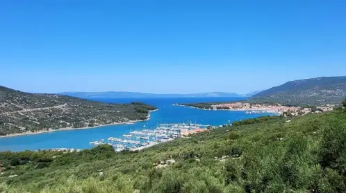 cres yacht charter