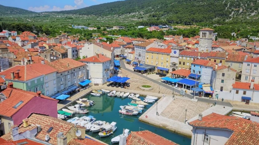 cres yacht charter