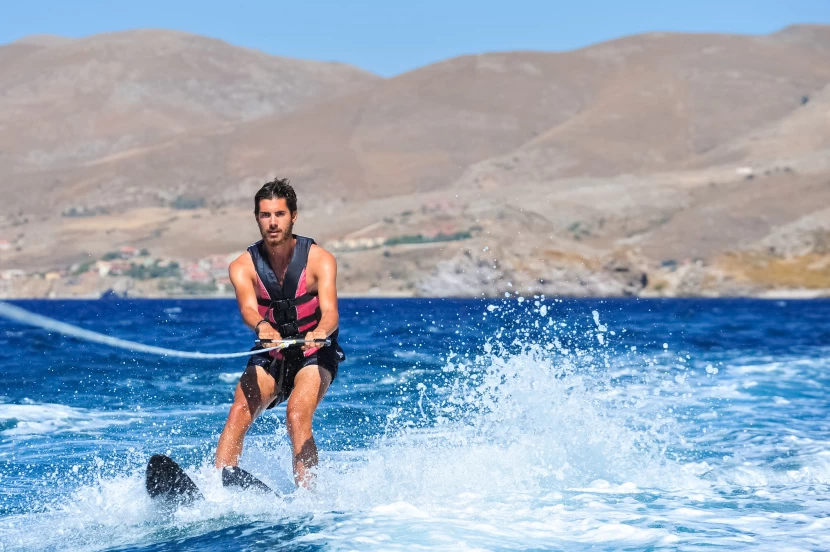 Water ski
