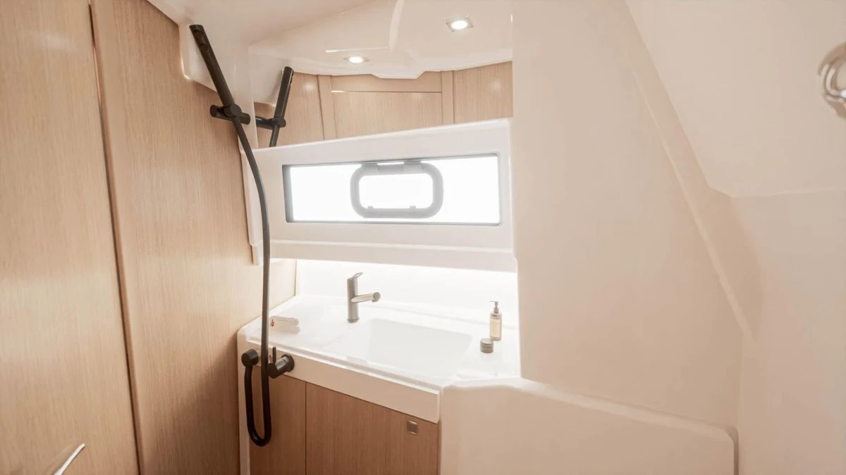 Jeanneau EX34 Hard Top combines open-air cruising with compact design