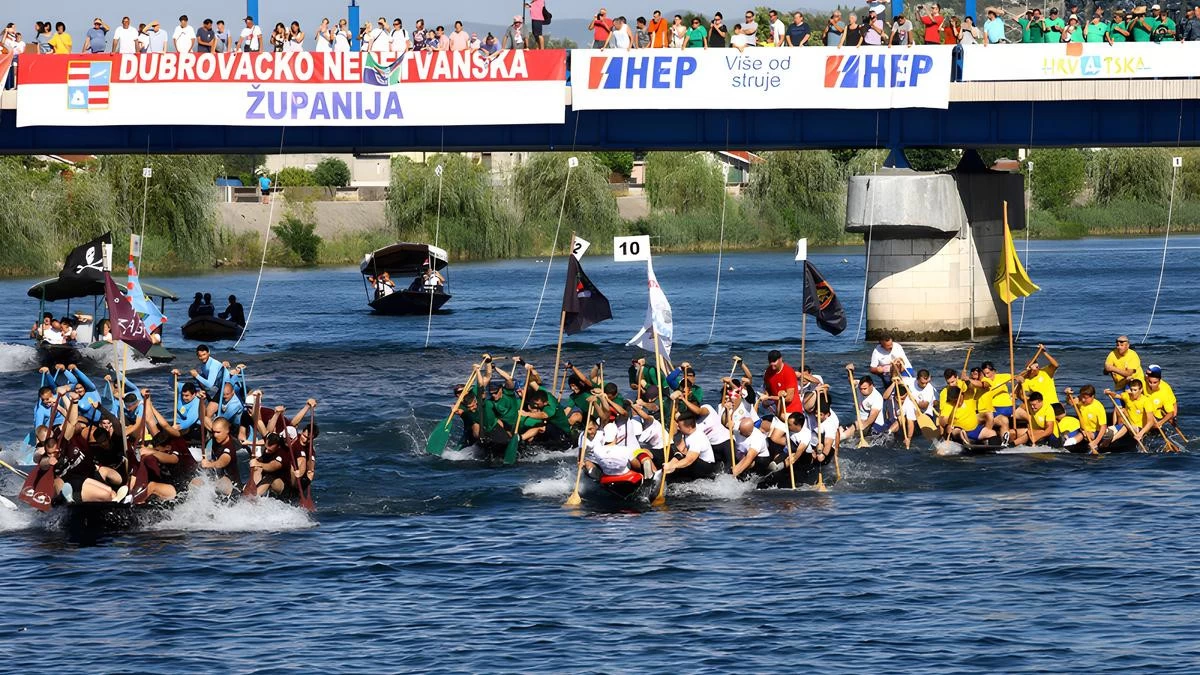 Maraton lada amateur sporting competition, a race of traditional, autochthonous vessels of the Neretva river valley called ladjas.