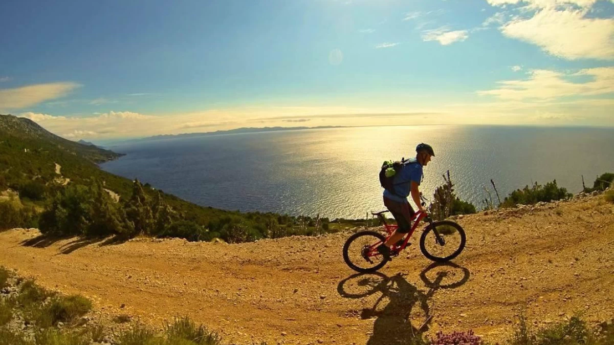 Cyclist exploring Mljet Island in southern Croatia, riding around the saltwater lakes of Mljet National Park with pine forests and Adriatic views – Cycling Croatia Dubrovnik region