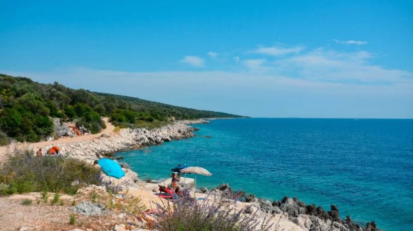 pag lun yacht charter