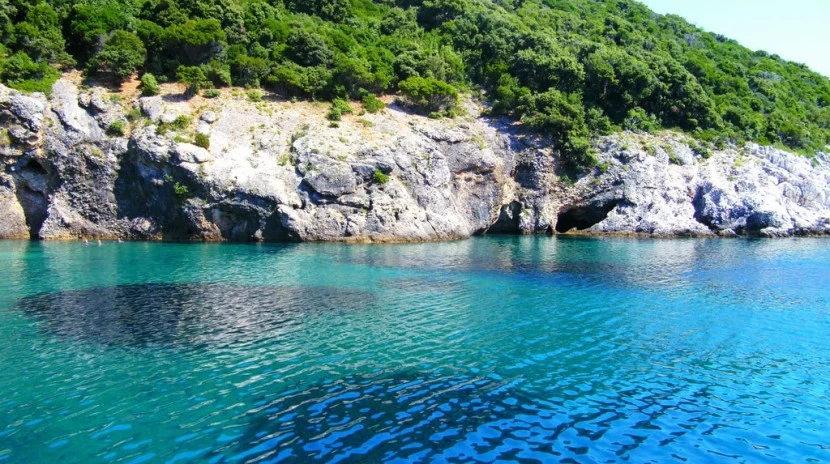 plava grota cres yacht charter