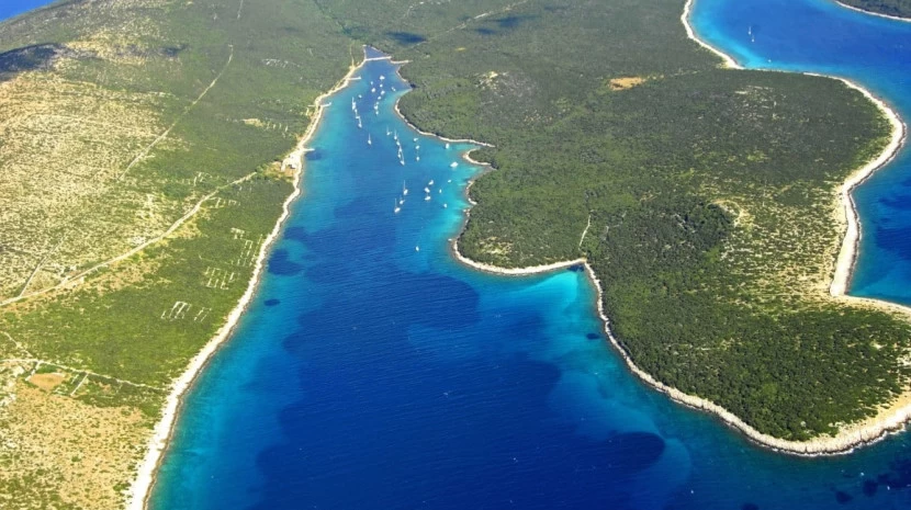 unije yacht charter