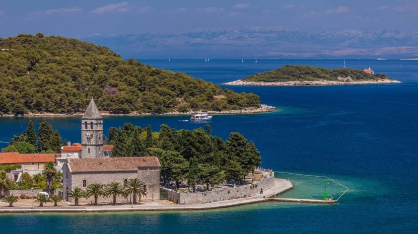 vis Yacht Charter