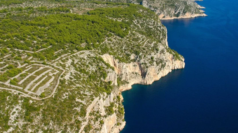 yacht charter itinerary central dalmatia